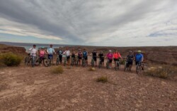 Cicloturismo y chocolatada en la Villa El Chocón
