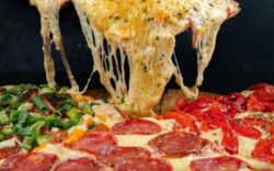 "La Noche de la Pizza y la Empanada"